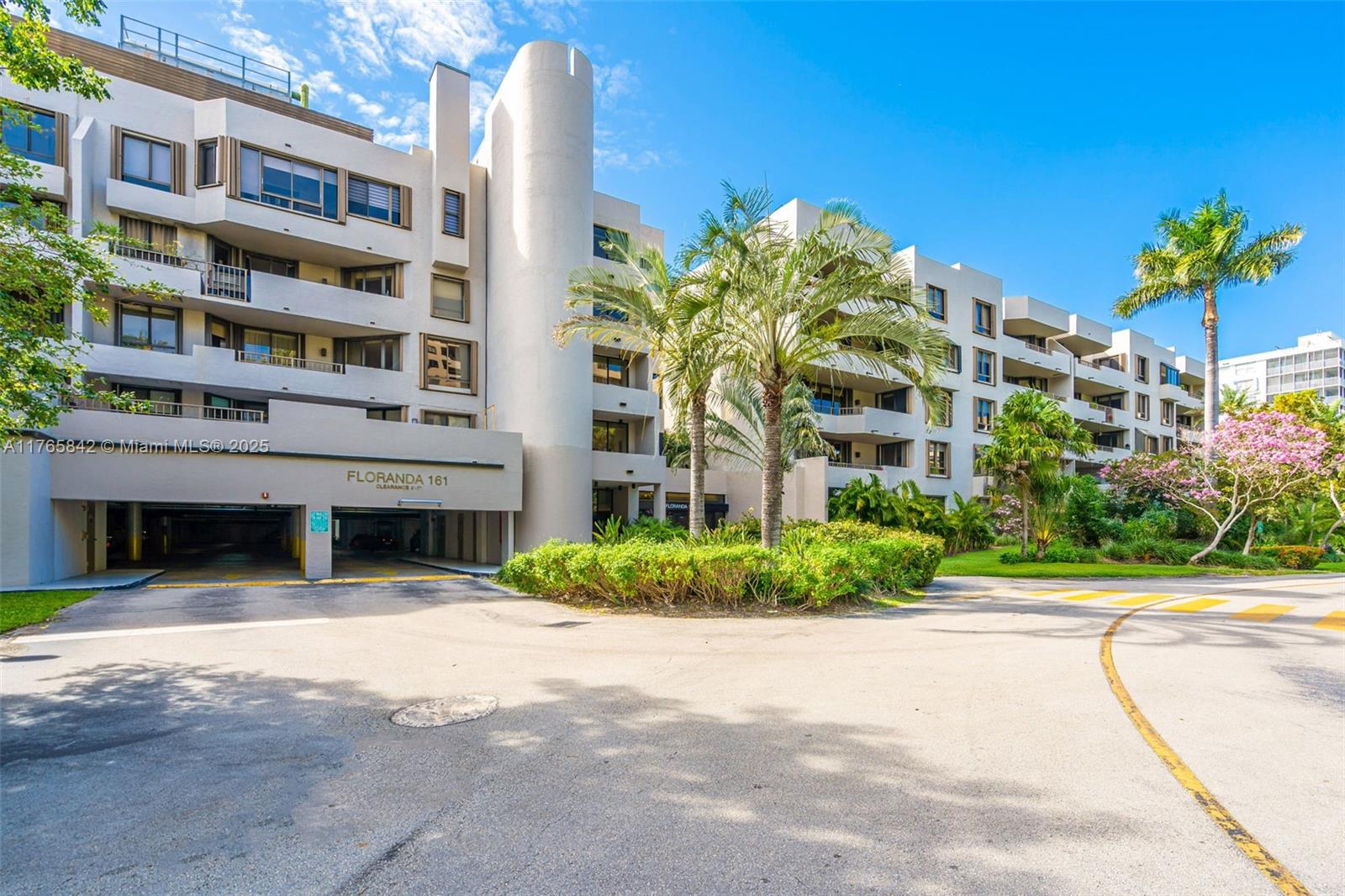 161 Crandon Blvd 113, Key Biscayne, Miami-Dade County, Florida - 4 Bedrooms  
3 Bathrooms - 