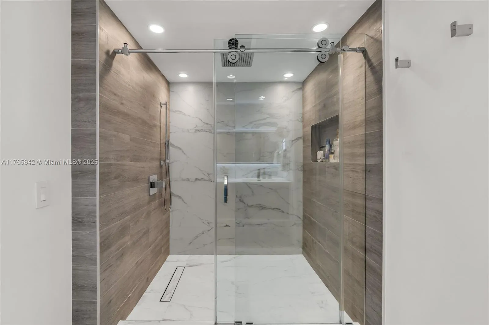 Key Biscayne, Florida 33149, United States, 4 Bedrooms Bedrooms, ,3 BathroomsBathrooms,Residential,Active,91079