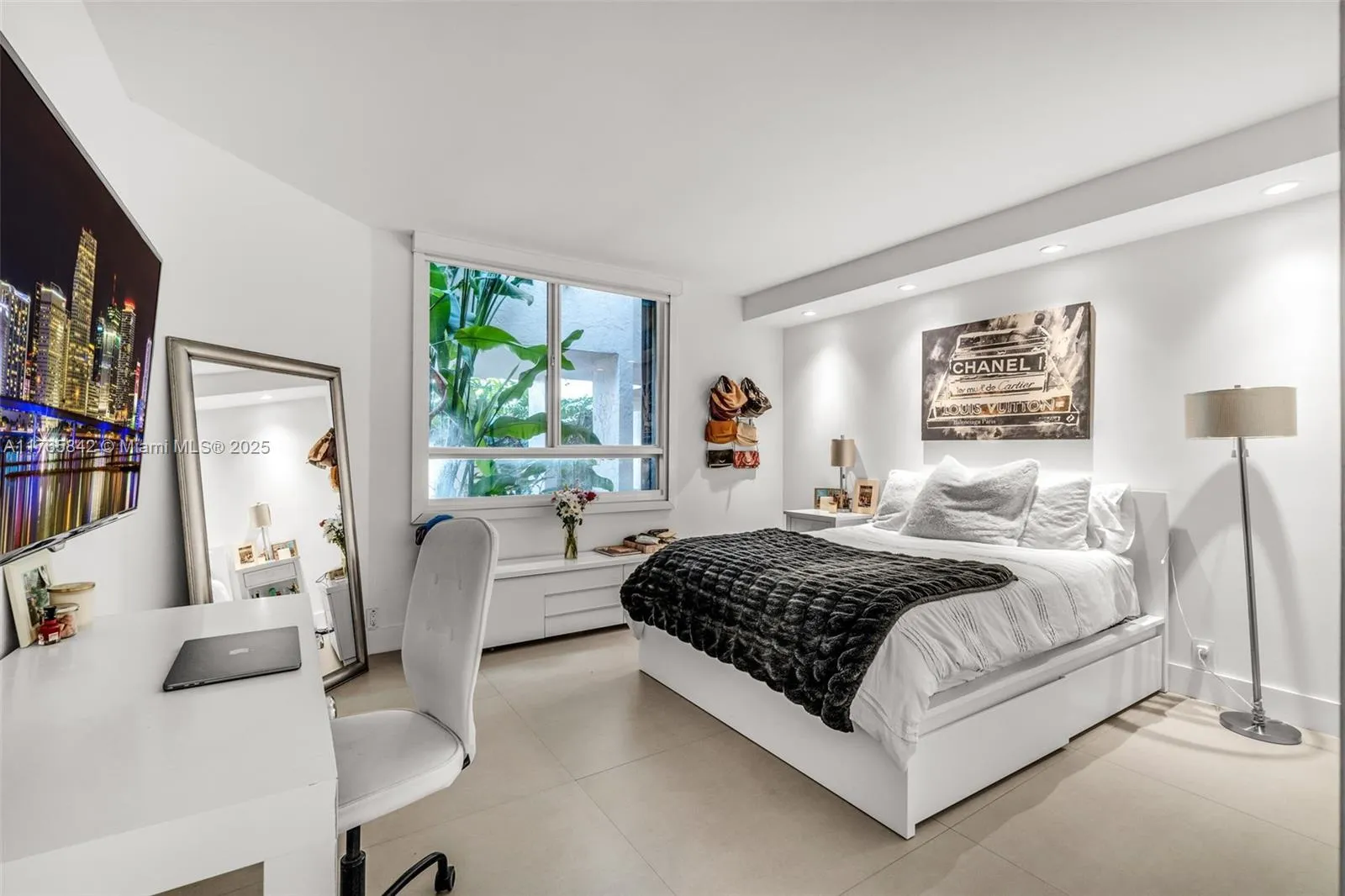 Key Biscayne, Florida 33149, United States, 4 Bedrooms Bedrooms, ,3 BathroomsBathrooms,Residential,Active,91079