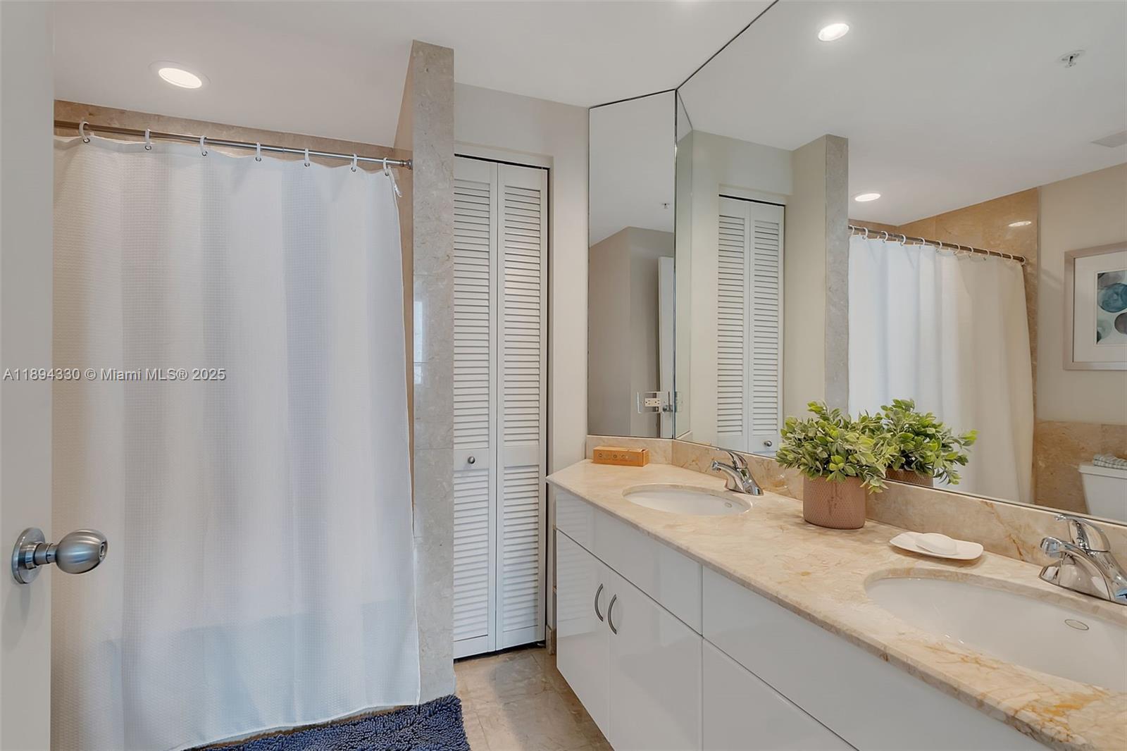 COURTS BRICKELL KEY CONDO - Residential