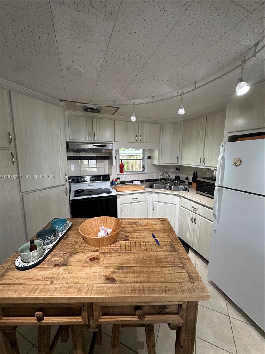 BREEZE HILL RESORT - Residential