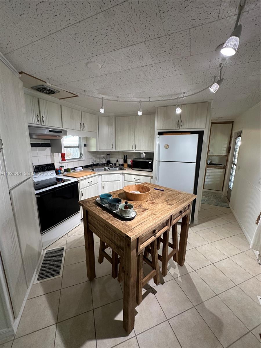 BREEZE HILL RESORT - Residential