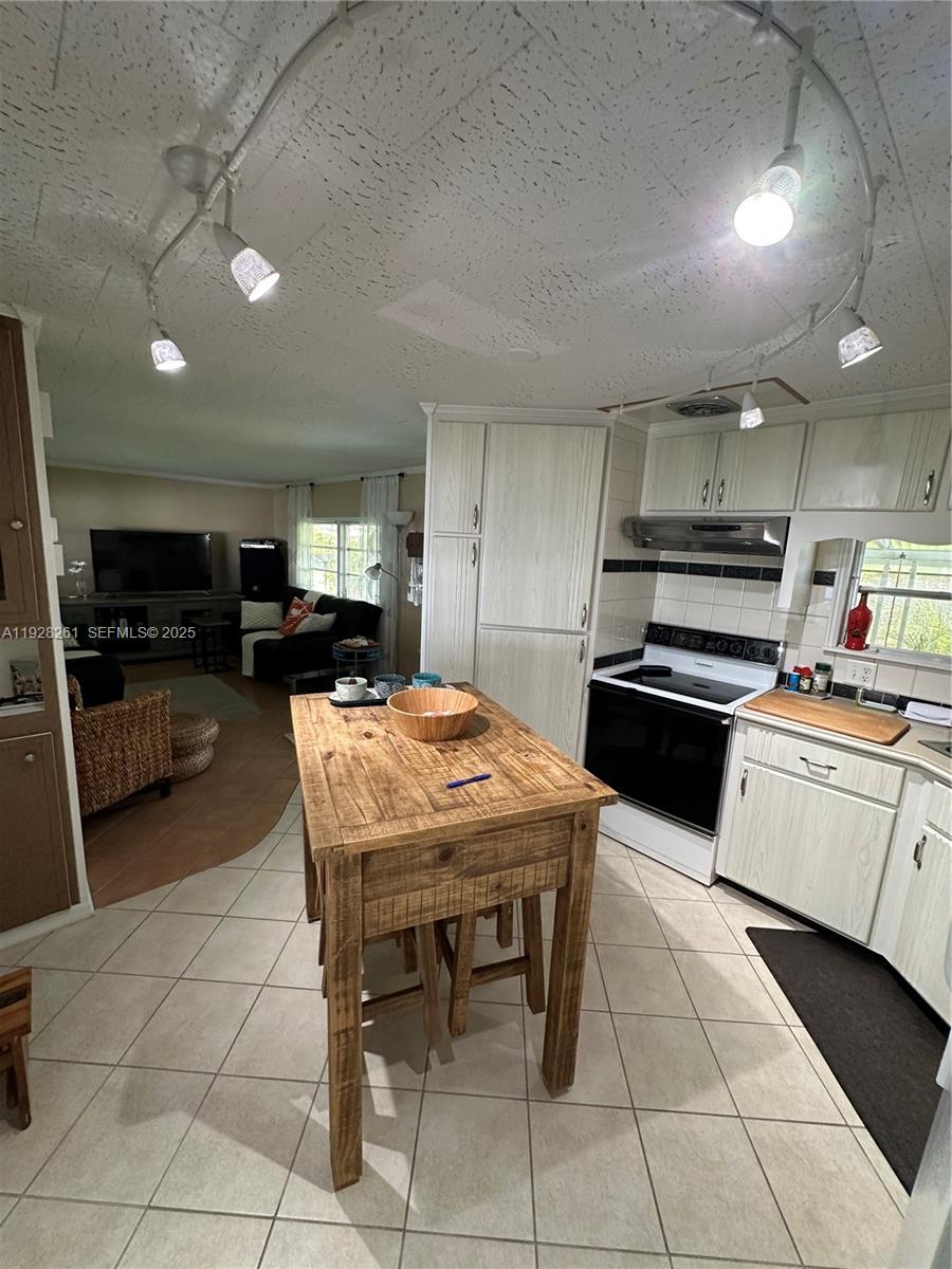 BREEZE HILL RESORT - Residential