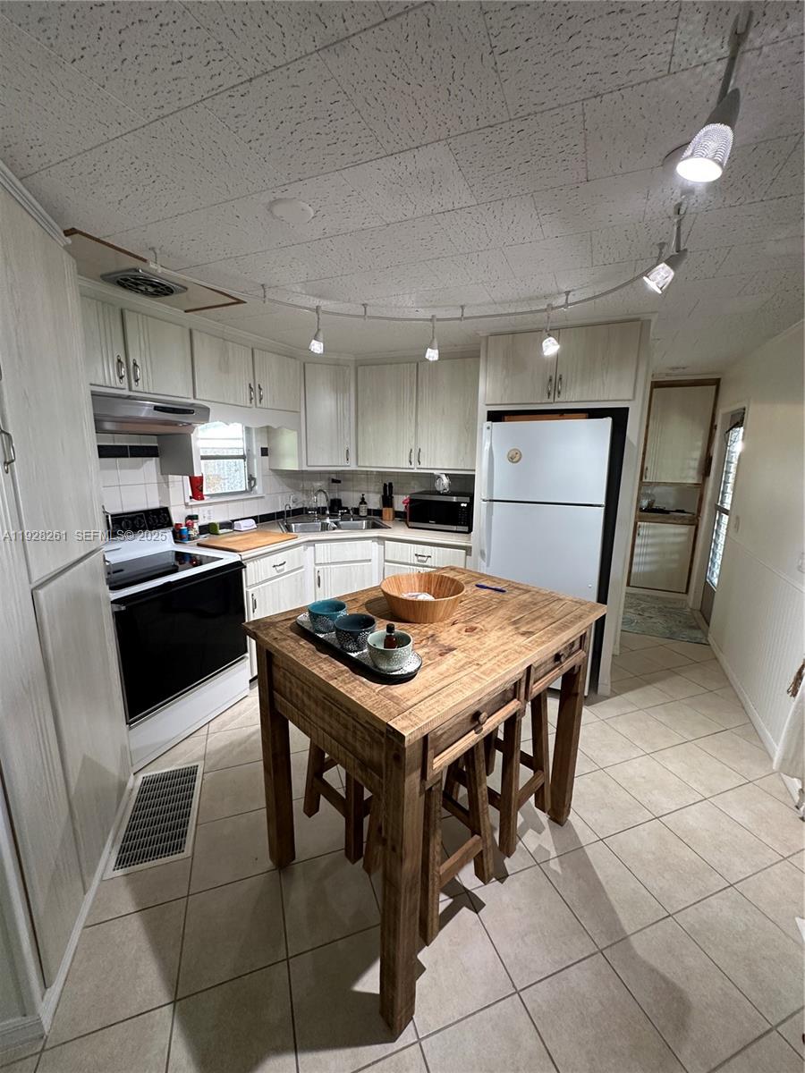 BREEZE HILL RESORT - Residential