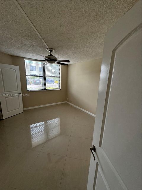 216 Lake Pointe Dr 120 Oakland Park FL 33309