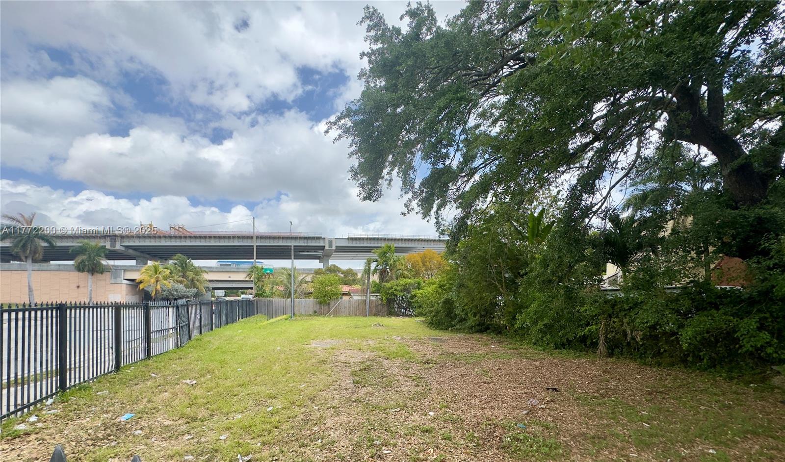 REDUCED CORNET LOT EXCELLENT LOCATION CLOSE TO THE LOAN DEPOT SATADIUM,AND 10 MINUTES FROM MIAMI INTERNATIONAL AIRPORT, LOCATED IN A HISTORIC AREA , WITH ACCESS TO SHOPS, RESTAURANTS AND STEPS FROM WALGREENS.
PERFECT FOR BUILDING A HOME OR AN INVESTMENT WITH GREAT APPRECIATION POTENCIAL.
PRICE IS BELOW MARKKET , DON'T MISS THIS OPPORTUNITY.