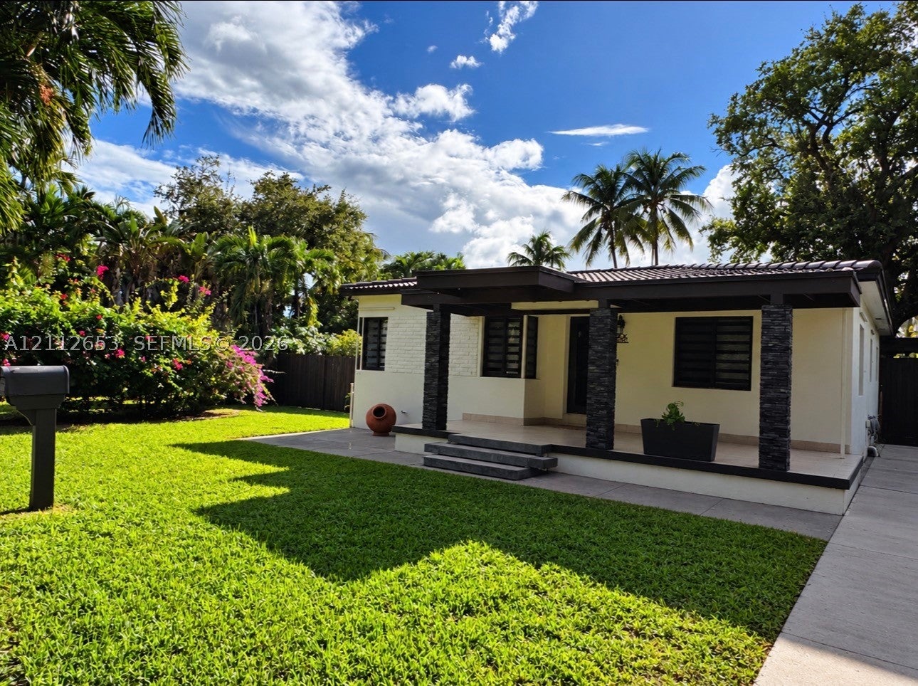 2040 NW 14th St, Miami FL 33125