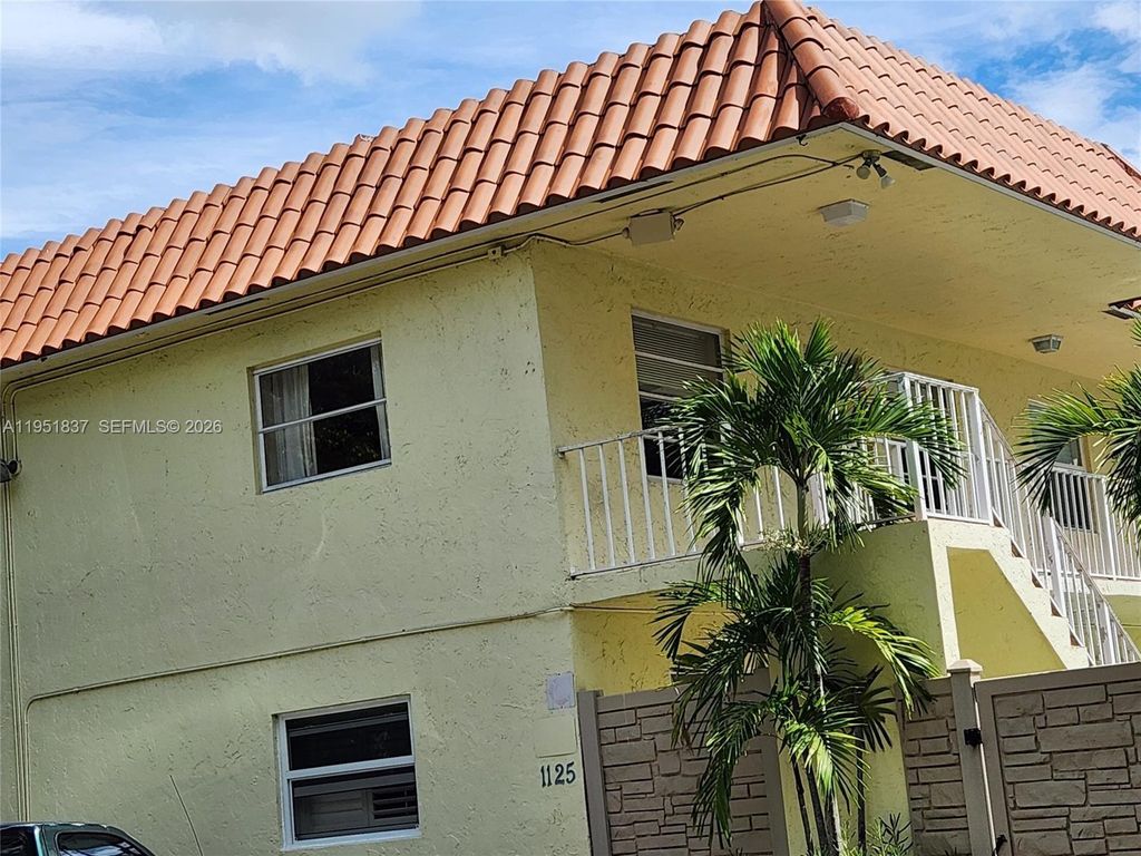 Photo of 1125 NE 16th Pl #212, Fort Lauderdale, FL 33305 (MLS # A11951837)