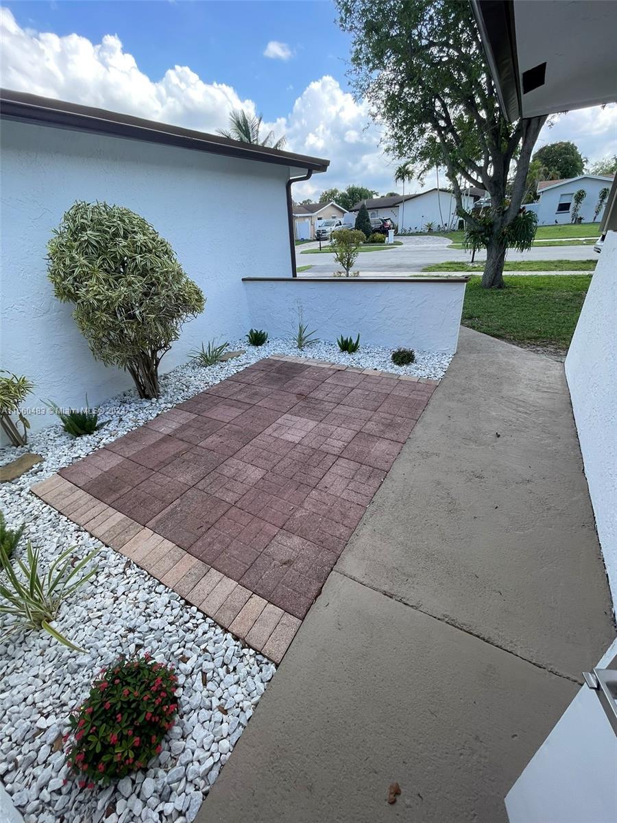 NORTH LAUDERDALE VILLAGE - Residential