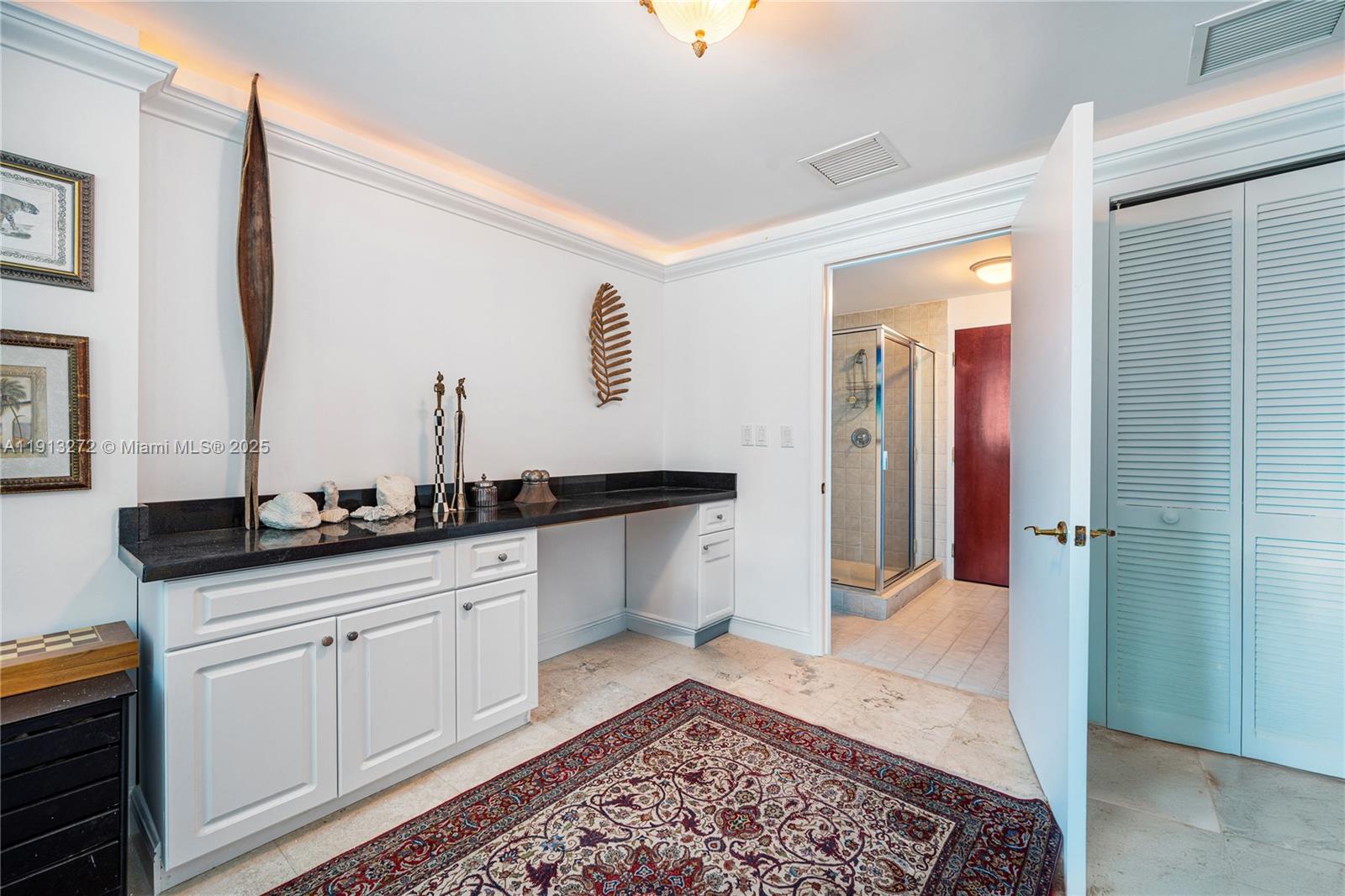 SOLIMAR CONDO - Residential