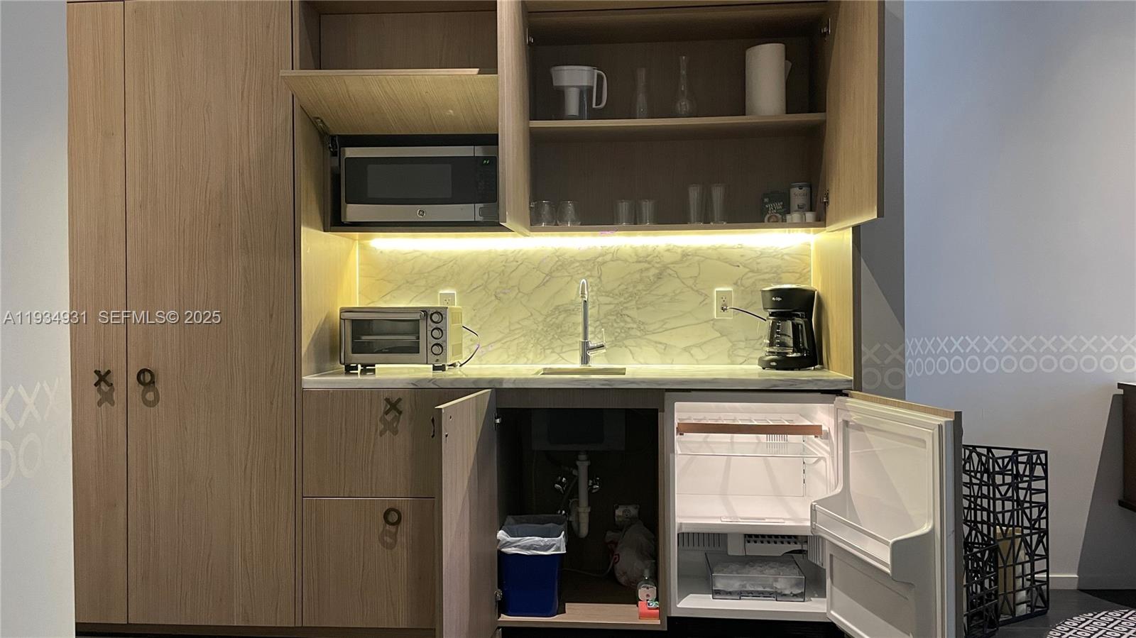 801 SMA DESIGNER SUITES C - Residential