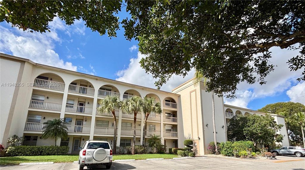 Photo of 4602 Martinique Way #E3, Coconut Creek, FL 33066 (MLS # A11948355)