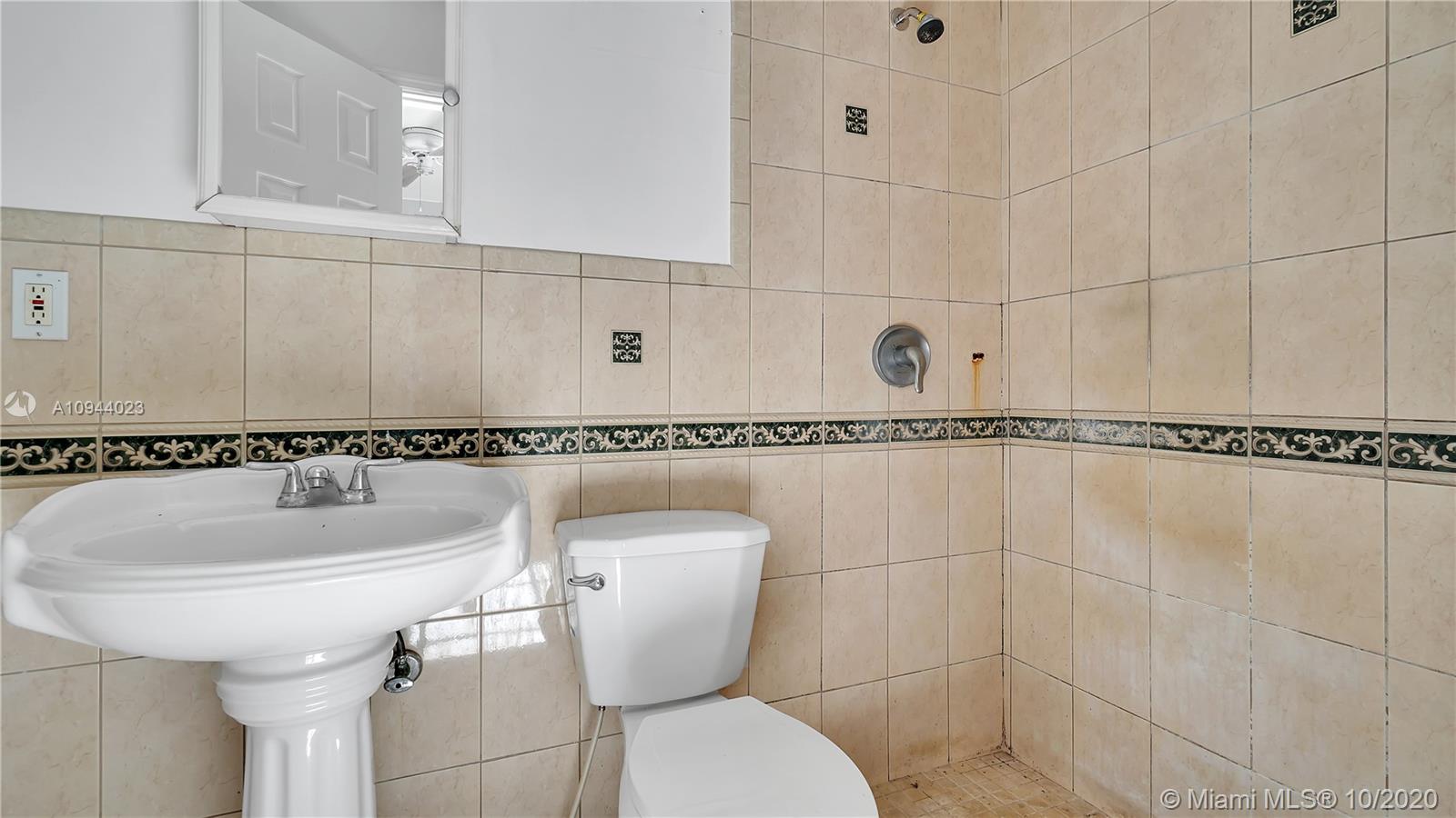 KENDALE LAKES SEC ONE - Residential