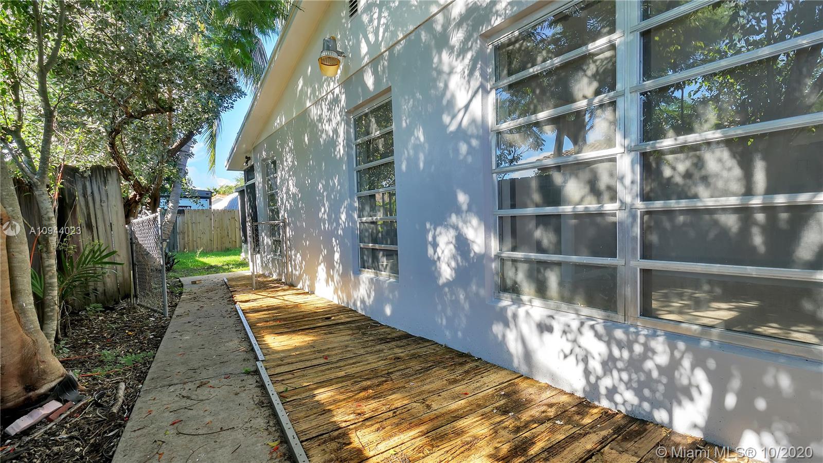 KENDALE LAKES SEC ONE - Residential