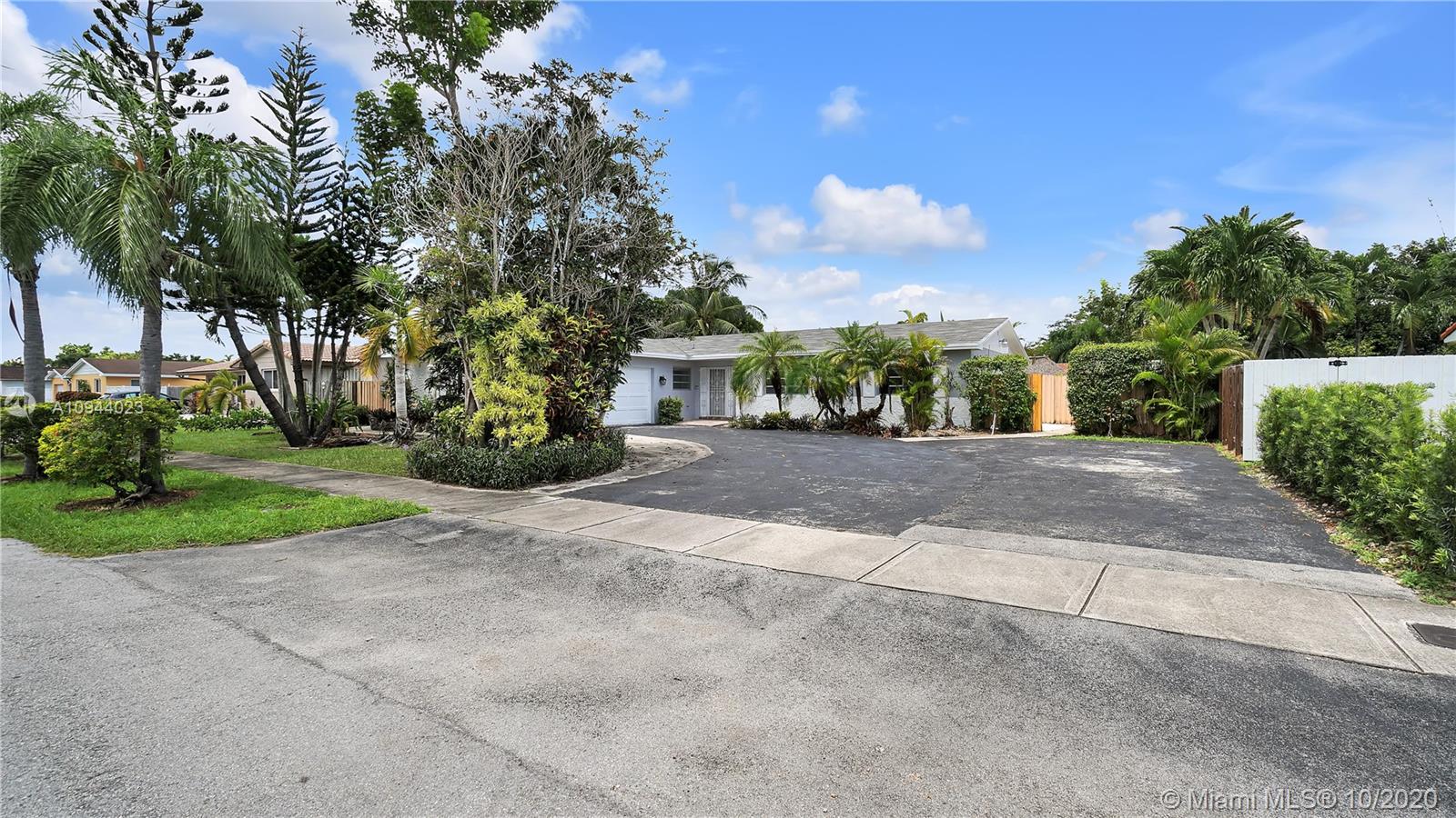 KENDALE LAKES SEC ONE - Residential