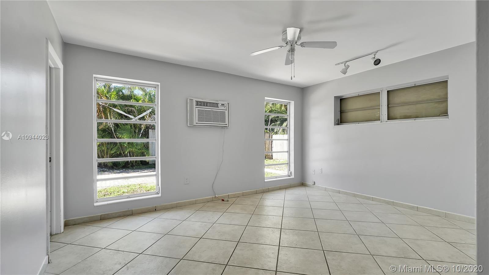 KENDALE LAKES SEC ONE - Residential