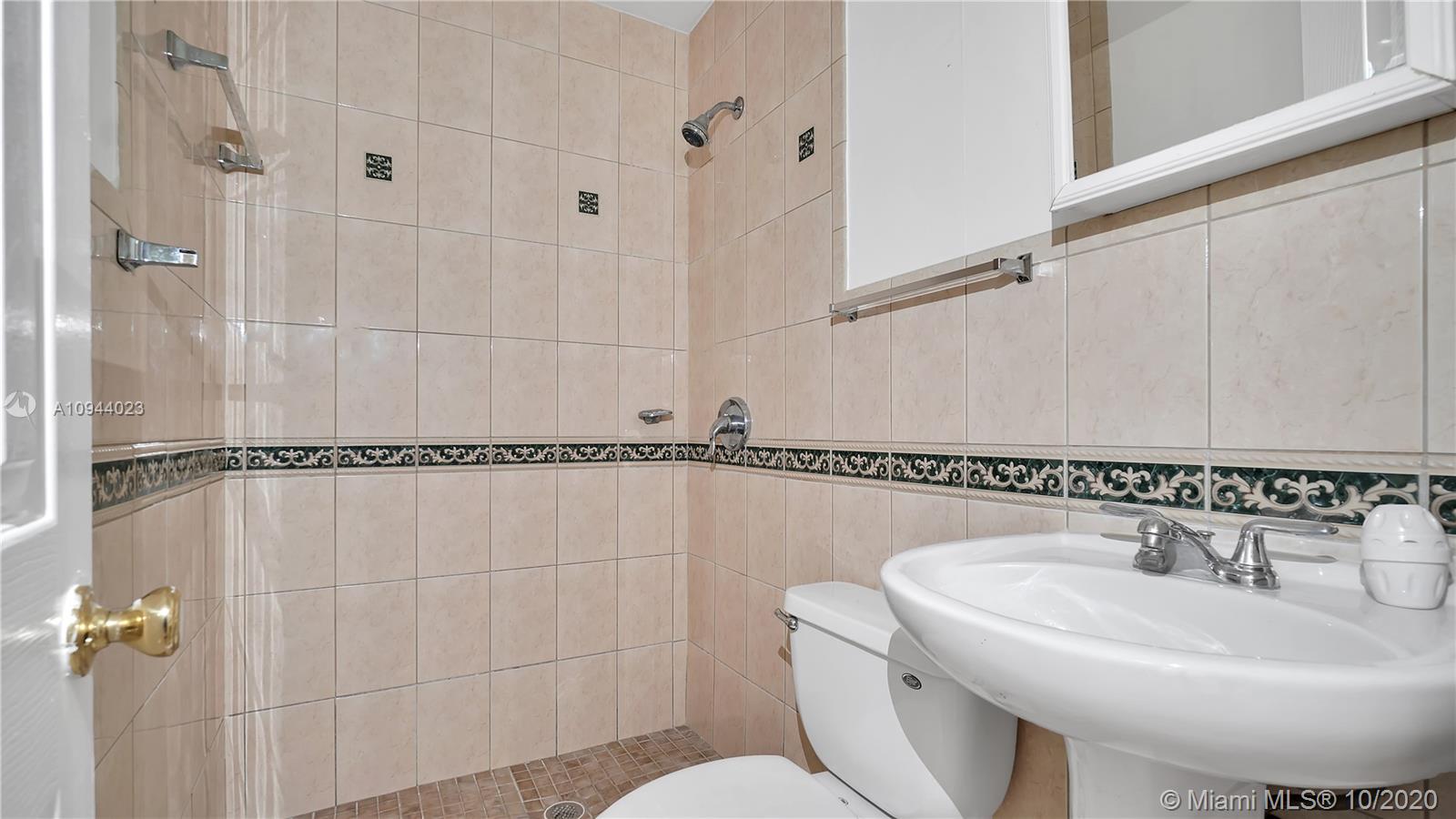 KENDALE LAKES SEC ONE - Residential