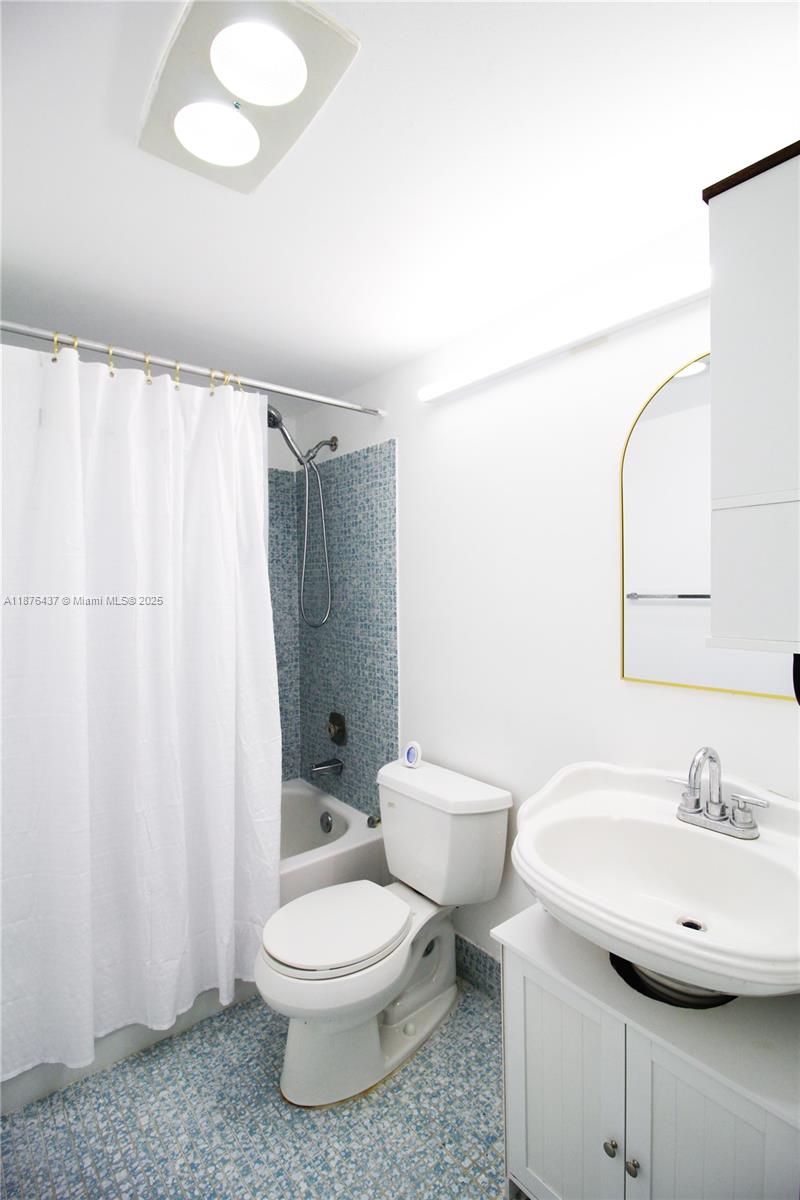 NEWPORT V CONDO - Residential Lease