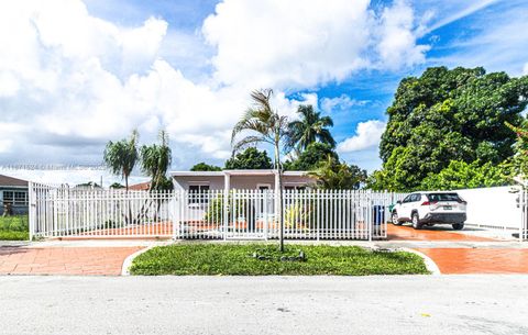 Photo of 15600 NW 157th St Rd, Miami Gardens, FL 33054 (MLS # A11871524) Photo of 15600 NW 157th St Rd, Miami Gardens, FL 33054 (MLS # A11871524)