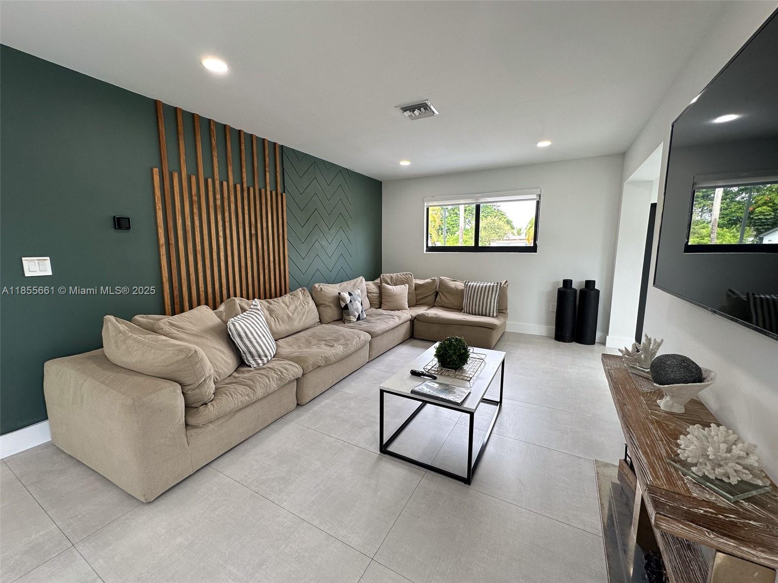 PINE TREE MANOR SEC 1 - Residential Lease