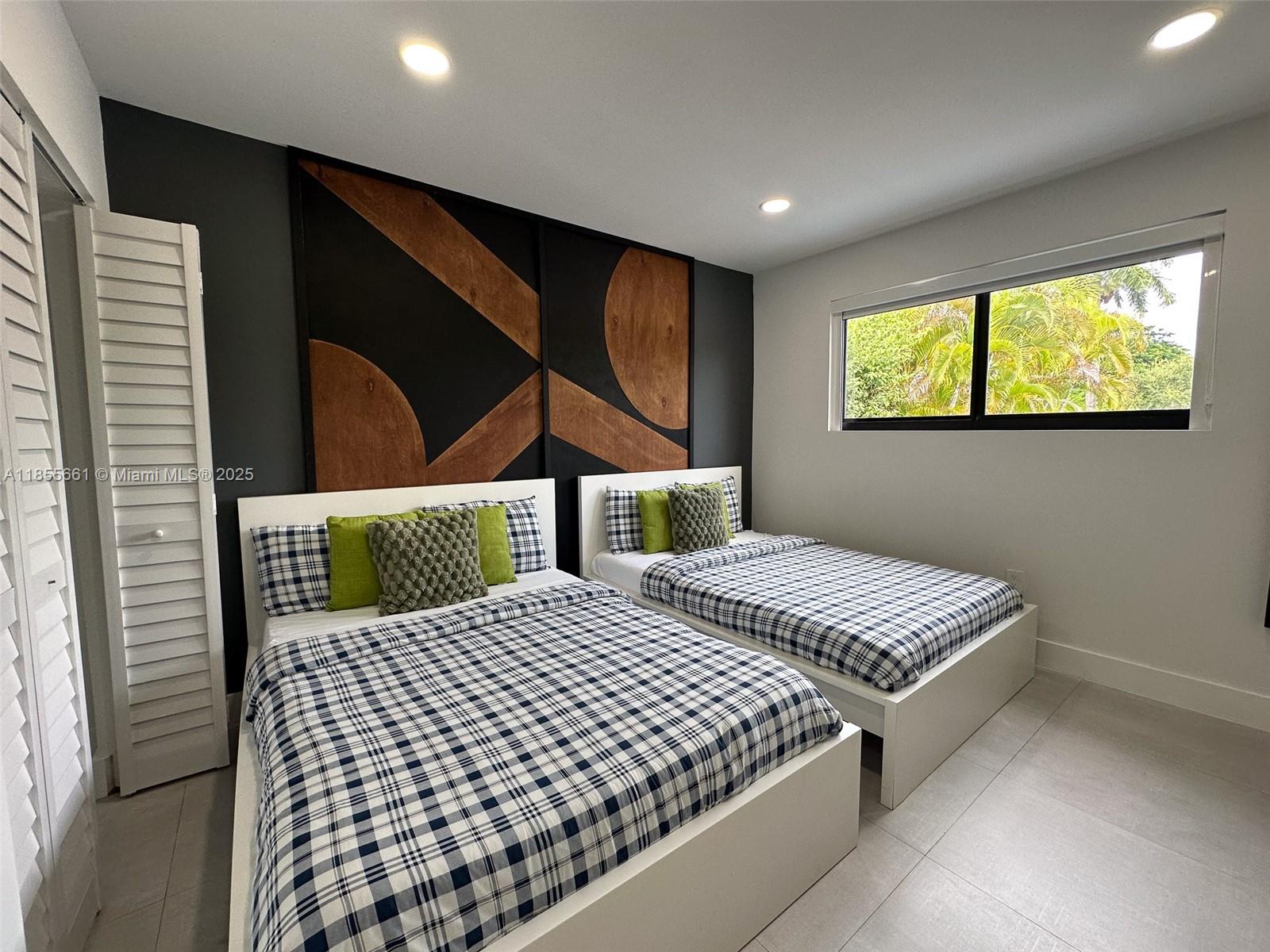 PINE TREE MANOR SEC 1 - Residential Lease