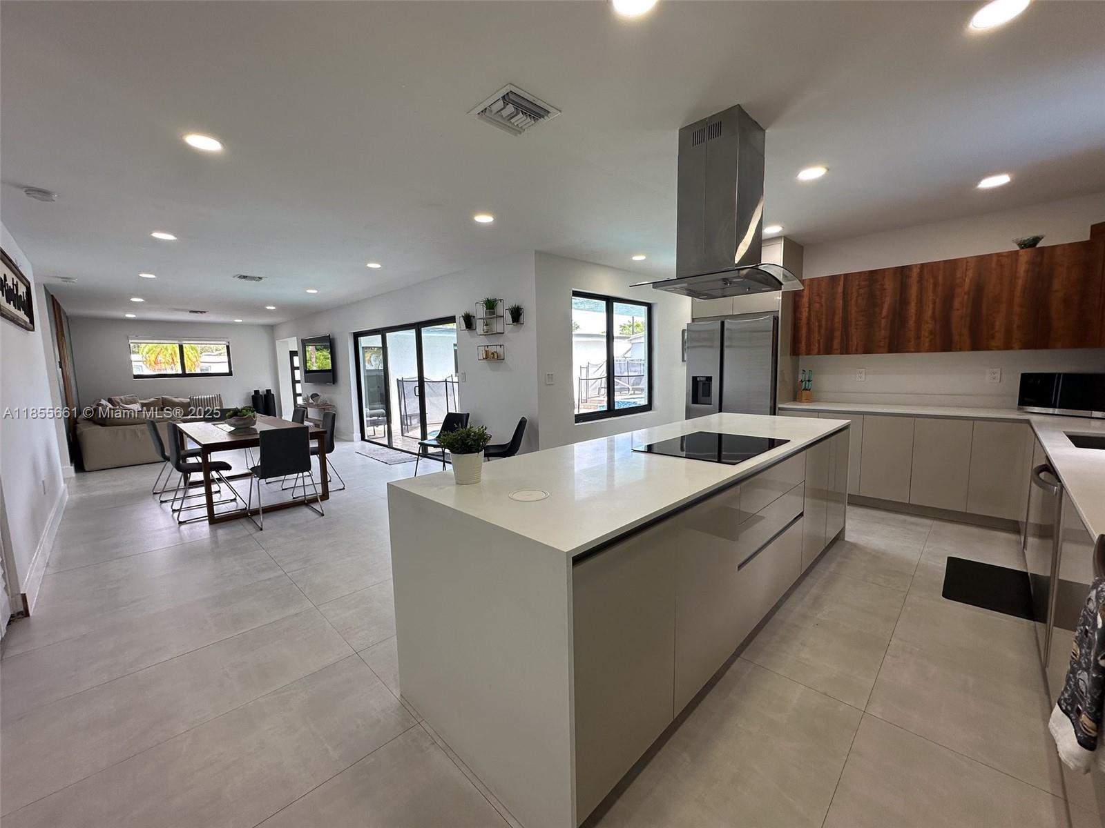 PINE TREE MANOR SEC 1 - Residential Lease