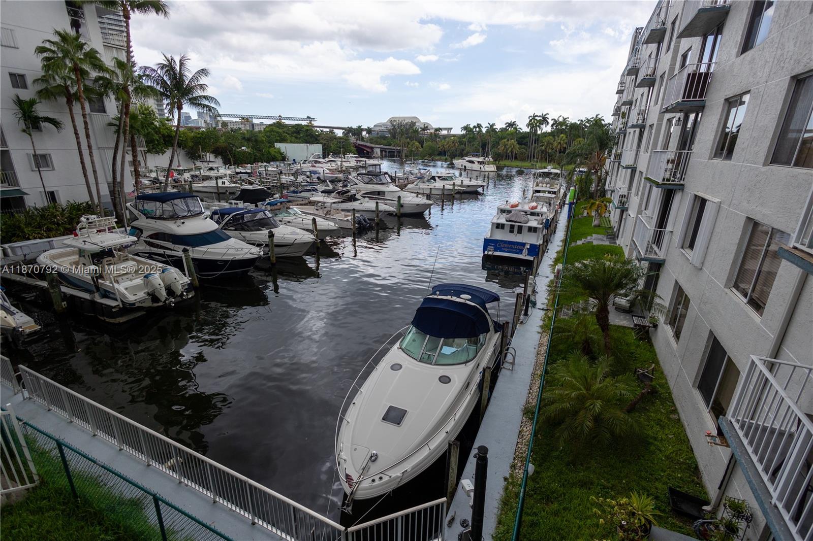 Riverside Living at Its Best!
Stylish 2BR/2BA condo on the Miami River with a newly renovated kitchen, open layout, and a balcony made for sunsets. Nestled in the gated Serenity on the River, enjoy resort-style perks—pool, jacuzzi, gym, and more. Plus, assigned parking and unbeatable access to beaches, dining, and vibrant Downtown/Midtown Miami.