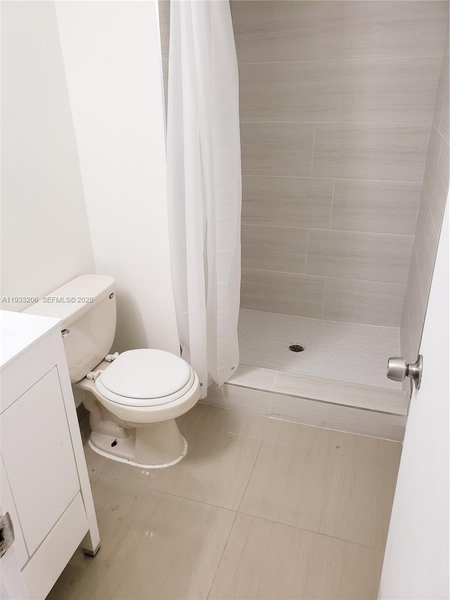CORAL POINTE TOWNHOMES CO - Residential Lease