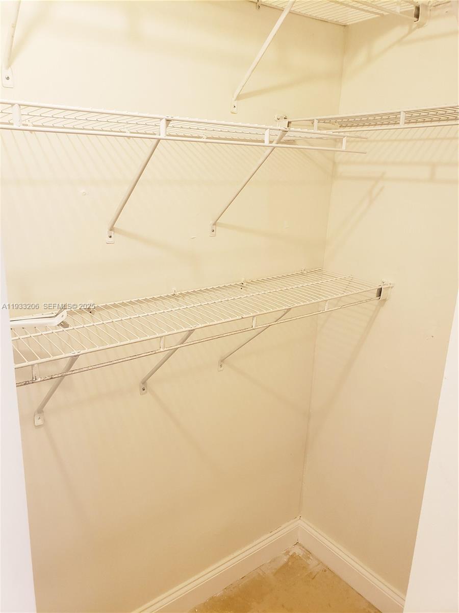 CORAL POINTE TOWNHOMES CO - Residential Lease
