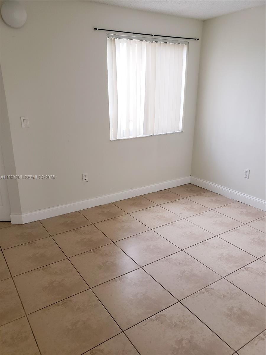 CORAL POINTE TOWNHOMES CO - Residential Lease