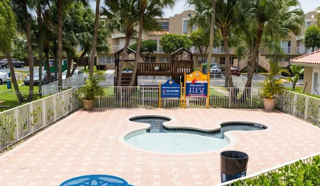 CORAL POINTE TOWNHOMES CO - Residential Lease