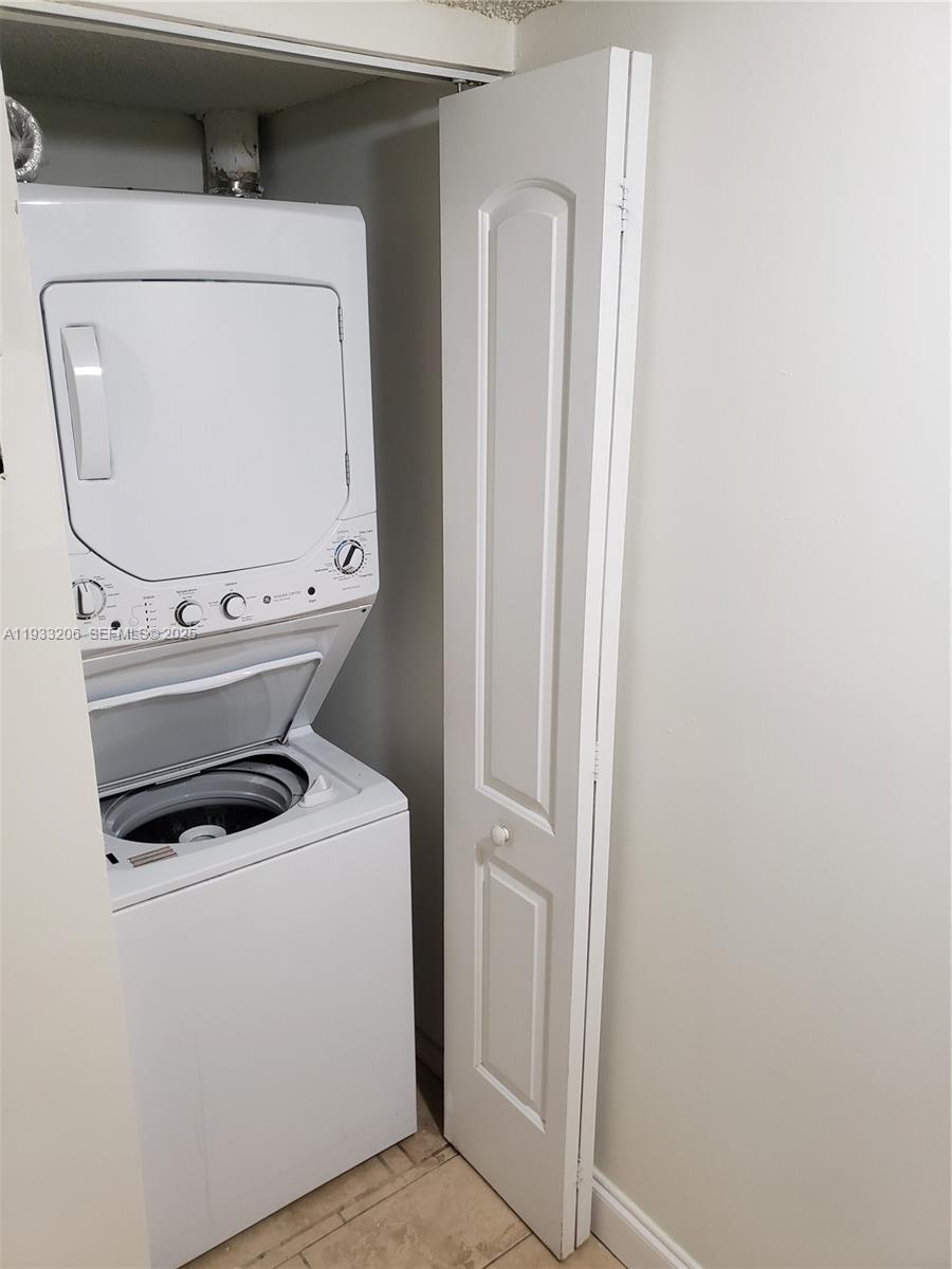 CORAL POINTE TOWNHOMES CO - Residential Lease