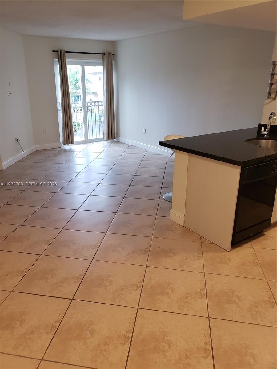 CORAL POINTE TOWNHOMES CO - Residential Lease