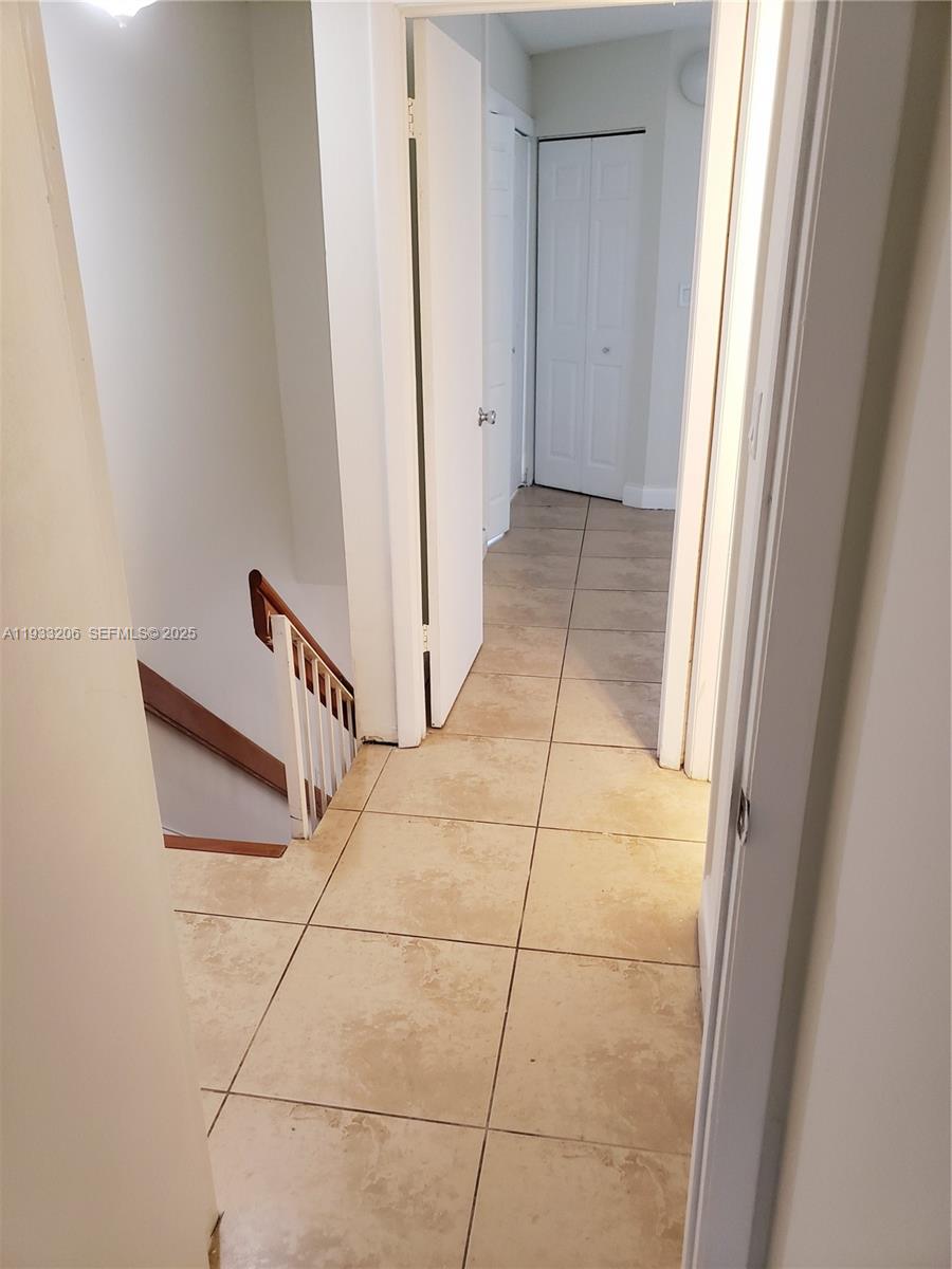 CORAL POINTE TOWNHOMES CO - Residential Lease