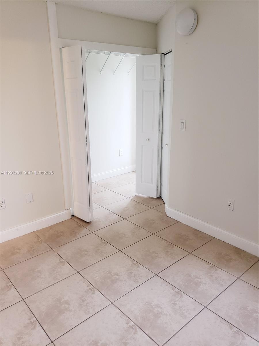 CORAL POINTE TOWNHOMES CO - Residential Lease