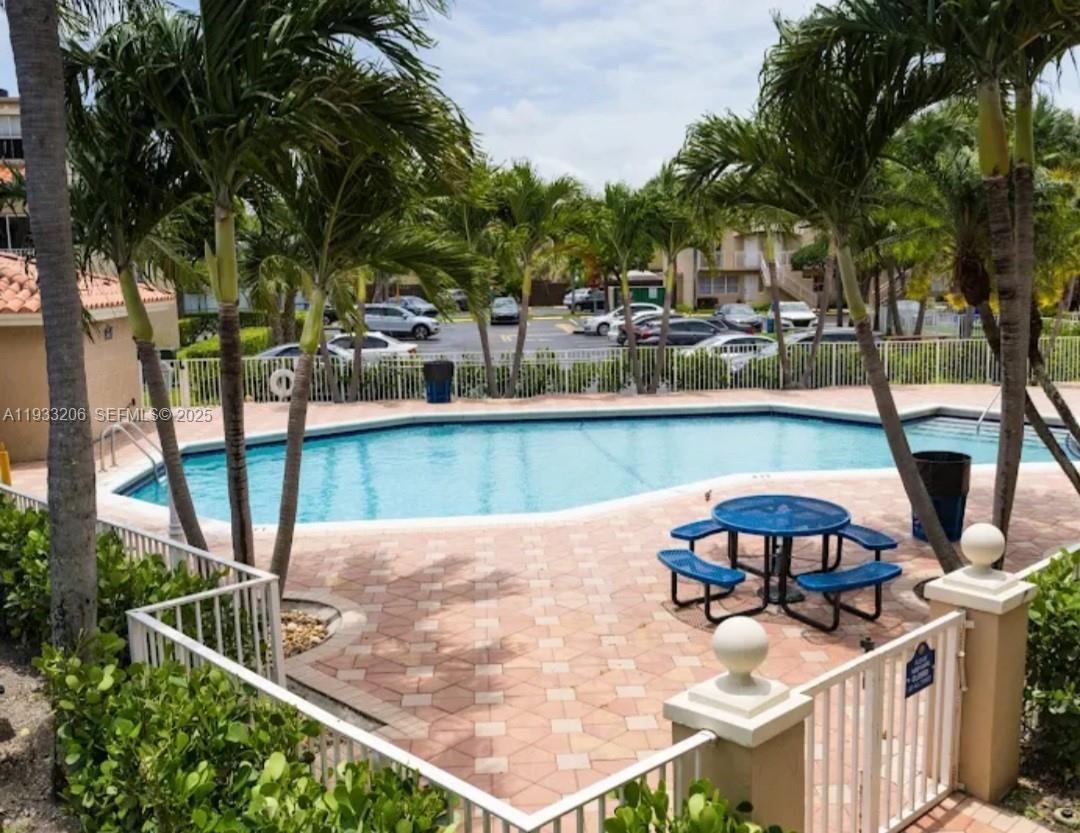 CORAL POINTE TOWNHOMES CO - Residential Lease