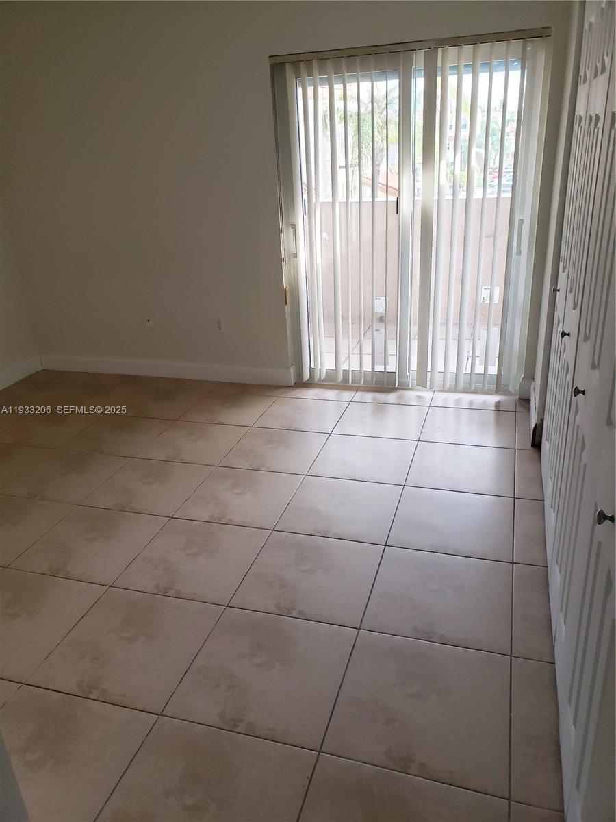 CORAL POINTE TOWNHOMES CO - Residential Lease