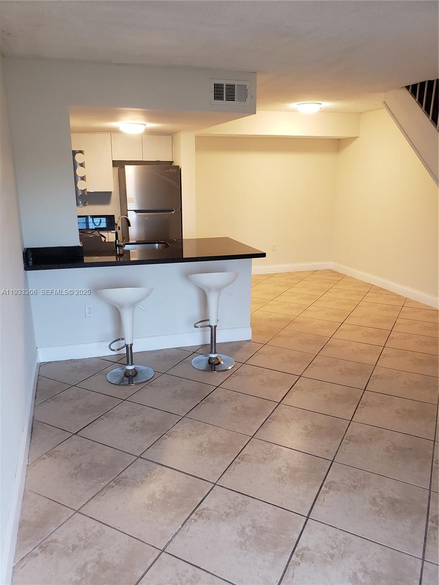 CORAL POINTE TOWNHOMES CO - Residential Lease