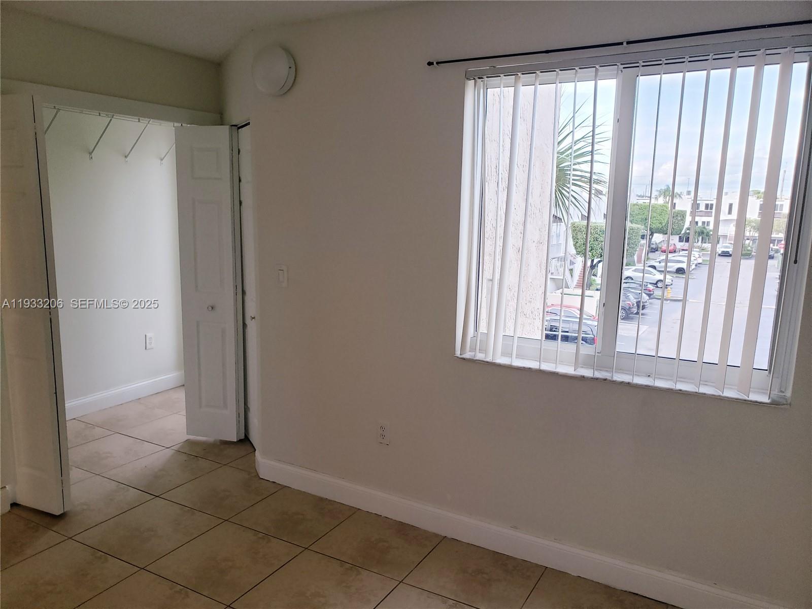 CORAL POINTE TOWNHOMES CO - Residential Lease