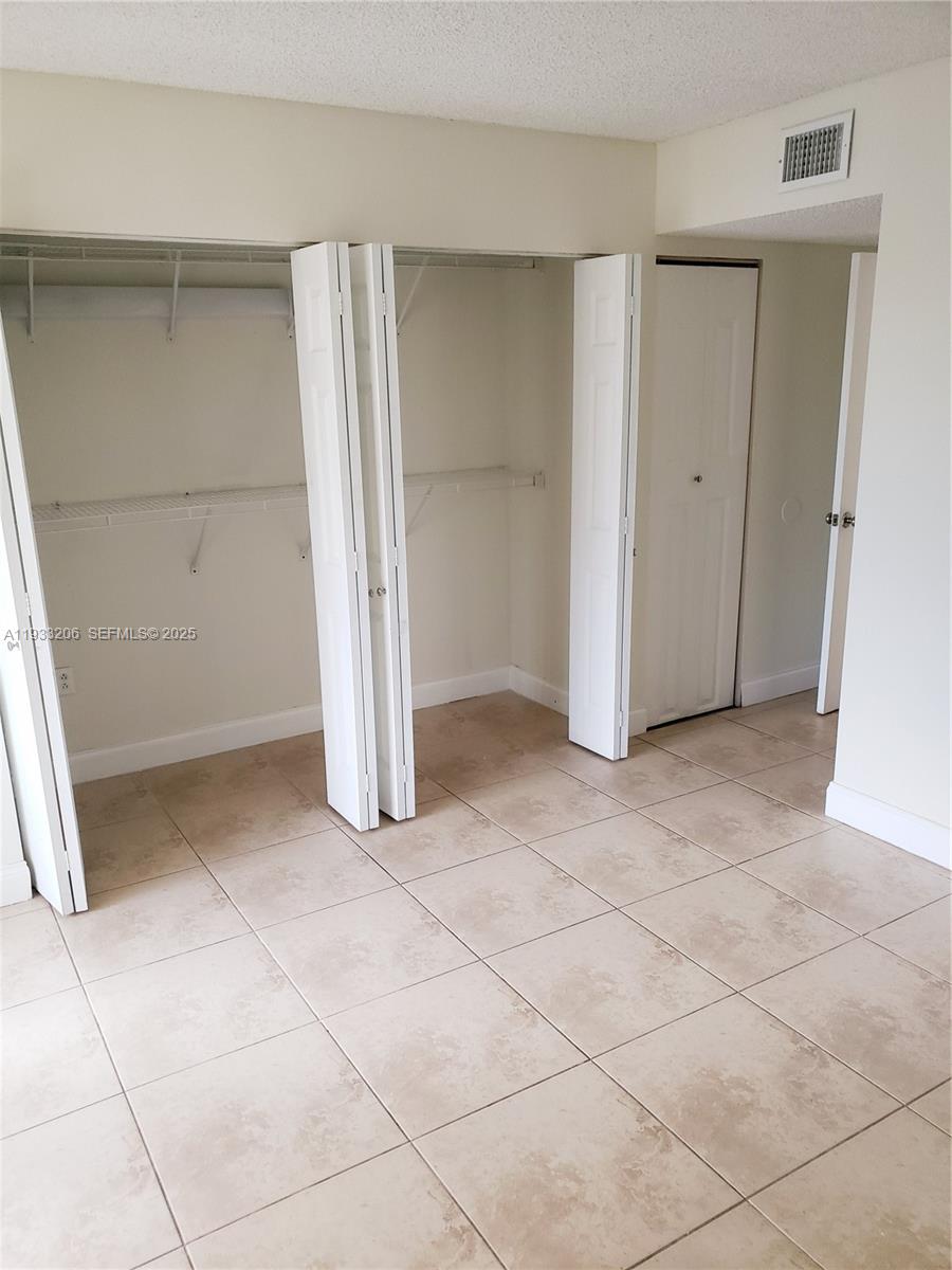 CORAL POINTE TOWNHOMES CO - Residential Lease