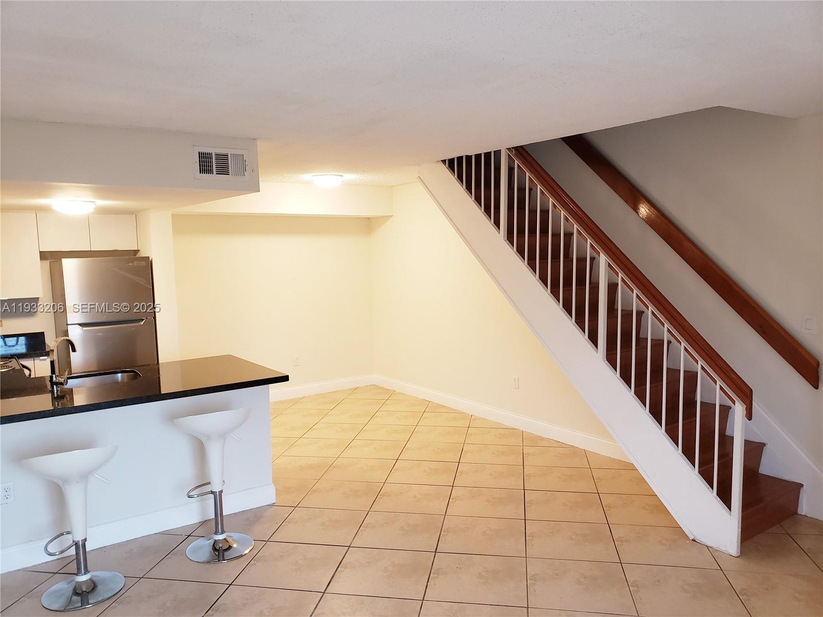 CORAL POINTE TOWNHOMES CO - Residential Lease