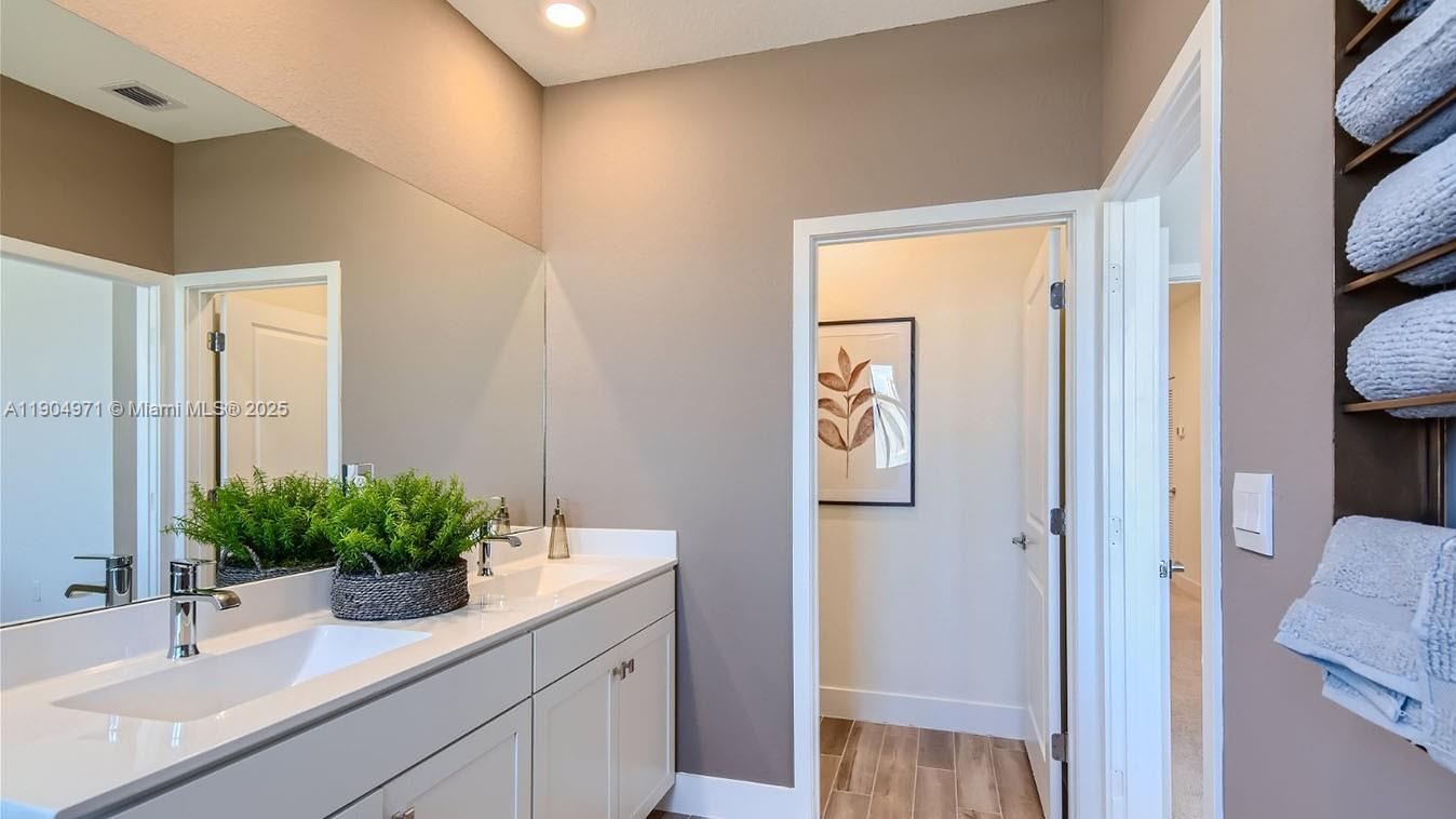 MERRICK SQUARE - Residential Lease