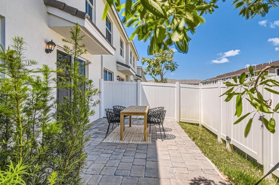 MERRICK SQUARE - Residential Lease