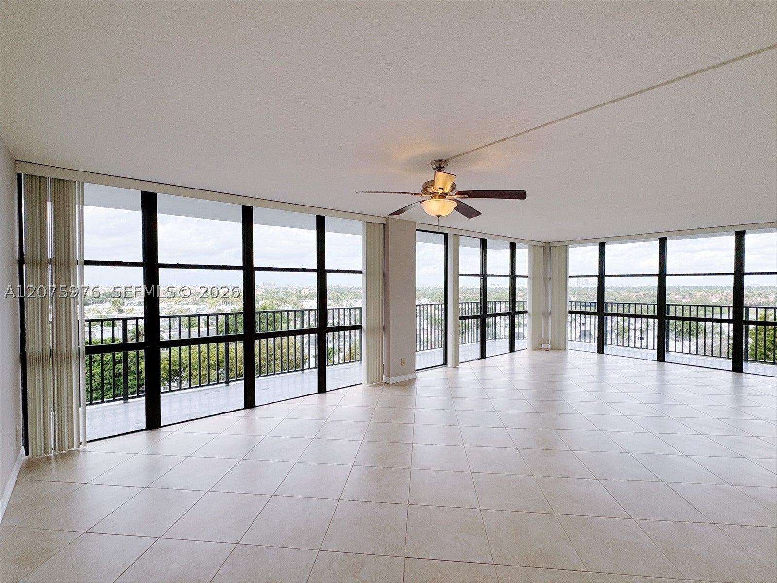 800 Parkview Dr 909