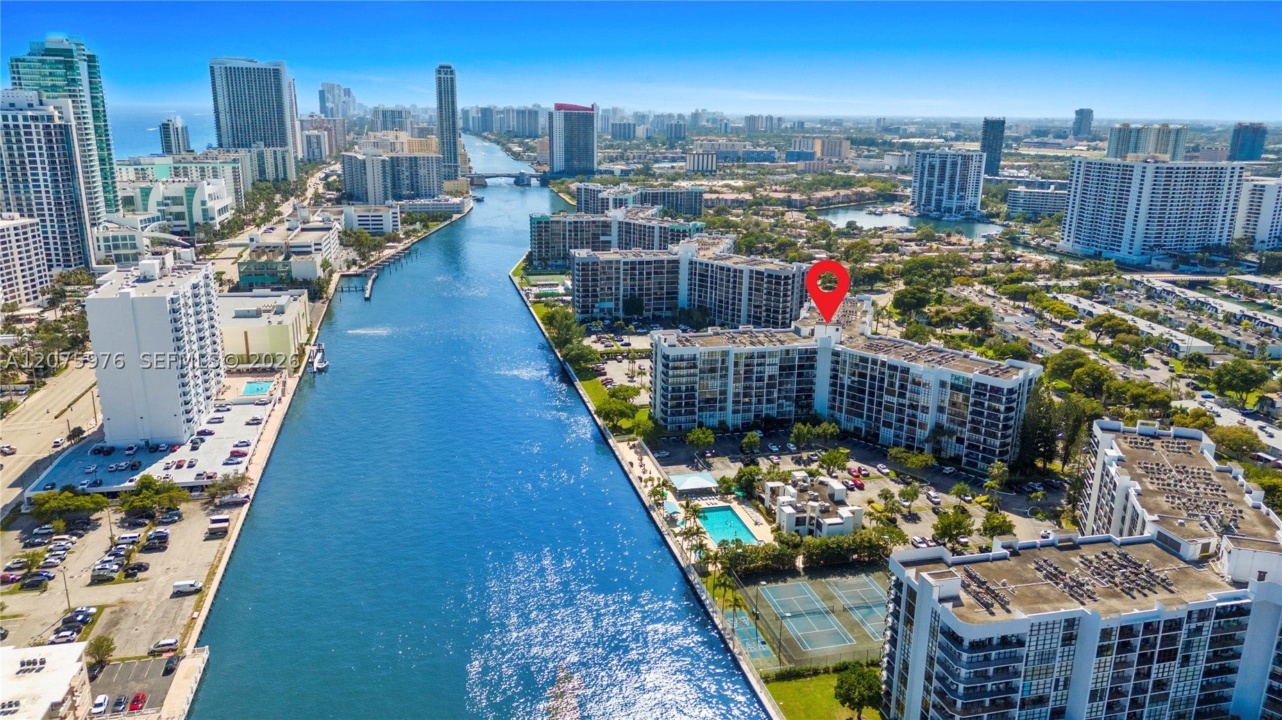 800 Parkview Dr 909