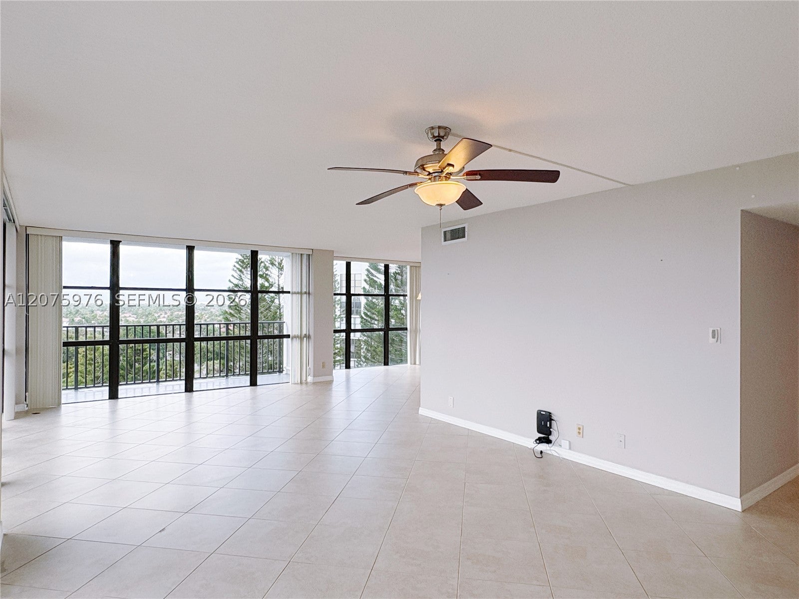 800 Parkview Dr 909