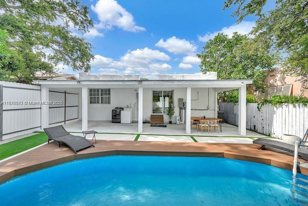 85 NW 47th St