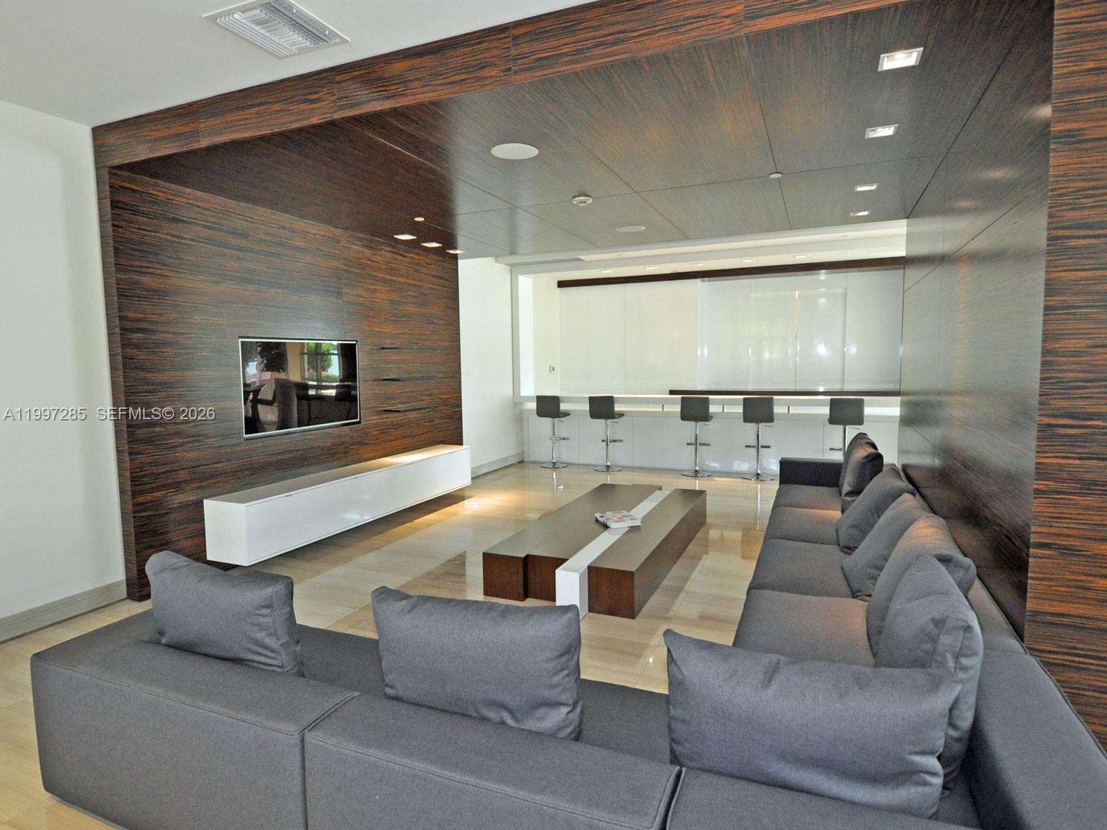 THE WAVERLY AT SOUTH BEAC - Residential Lease