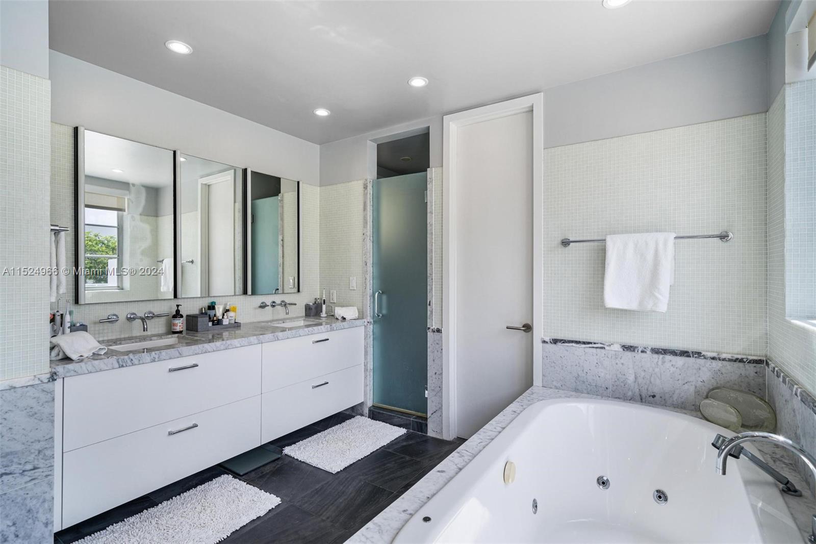 AQUA TOWNHOMES - Residential