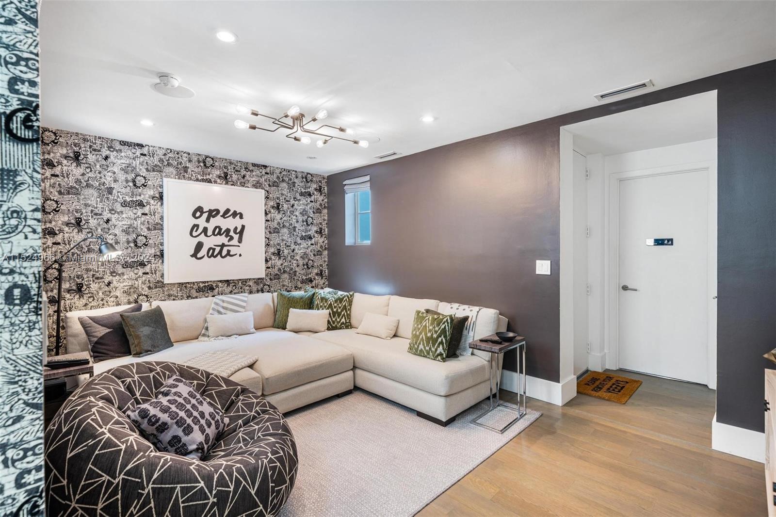 AQUA TOWNHOMES - Residential